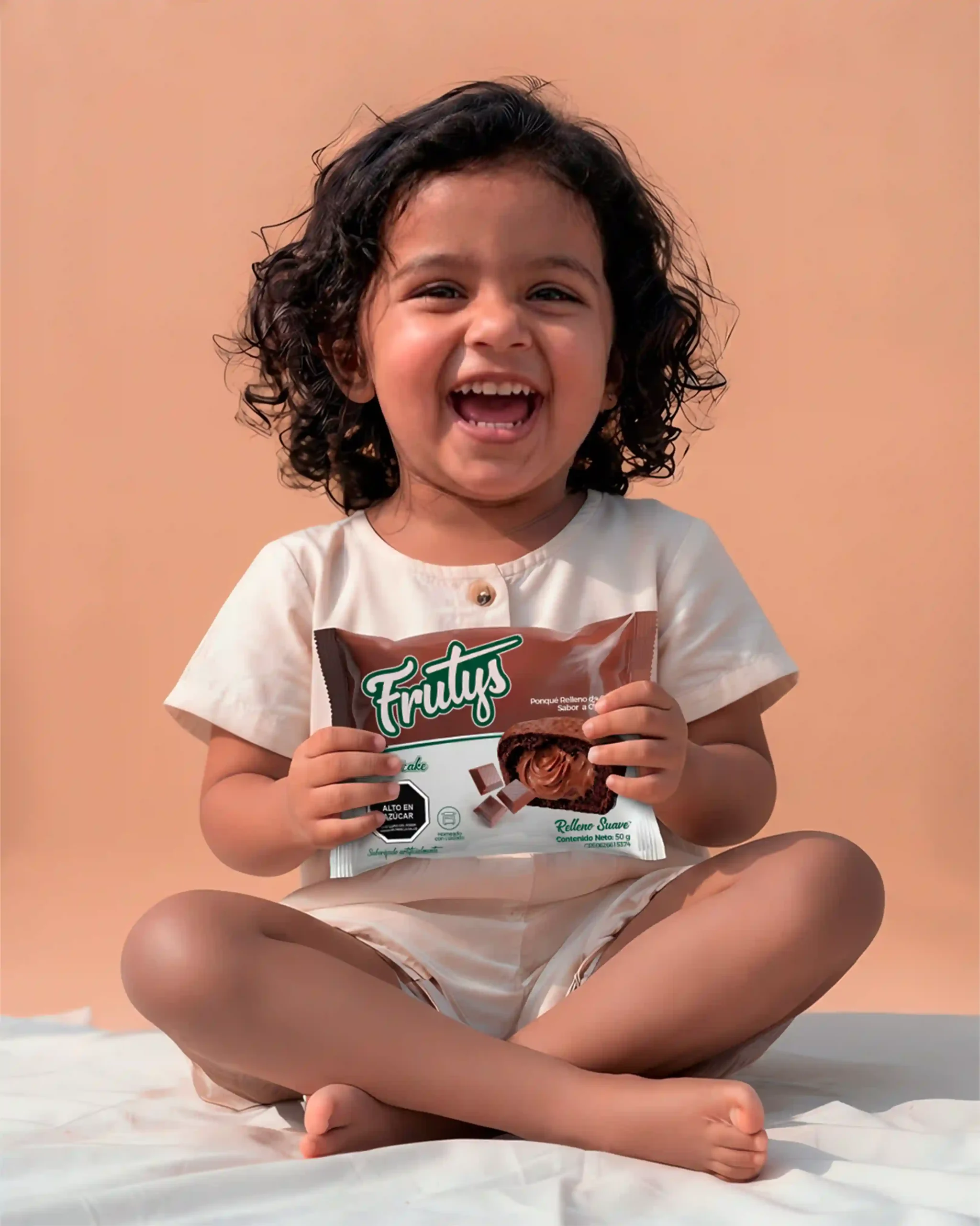 publicidad frutys cake ponque relleno chocolate@3x